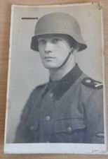 Portraitfoto, Soldat mit Stahlhelm, Wehrmacht Armadler Sondereinheit