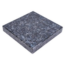 Grab-Artikel aus Granit