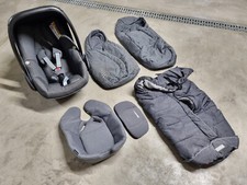 Maxi-Cosi Pebble+ Sparkling Grey - Plus Fußsack Sonnenschutz Babyschale - Bundle