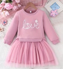 Romantisches Mädchenkleid – Rosa mit Tüllrock & „Love“-Stickerei, Gr.116/122