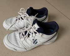 tennisschuhe hallen teppich