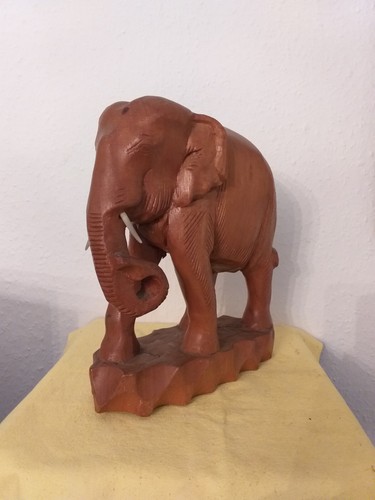 Elefantenfigur auf sockel - auf,