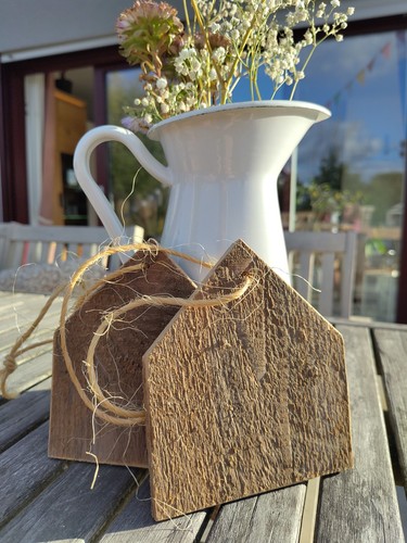 Rustikales holzhaus als - rustikales,