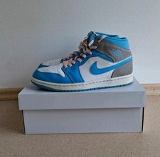 Nike air jordan 1 mid university blue grey