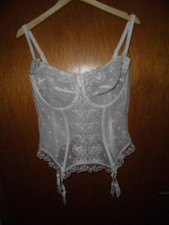 Schickes Korselett Grösse 90D weiss mit 4 Strapsbändern
