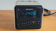SONY Digicube ICF C101W Radiowecker, weiß, Vintage 70er Jahre