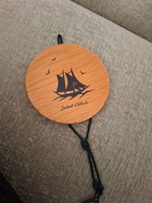 Original Scherenschnitt auf Holz von C.H. Walther.DDR Seebad AHlbeck (K28)