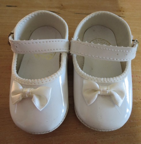 Puppenschuhe lack weiß - ~,
