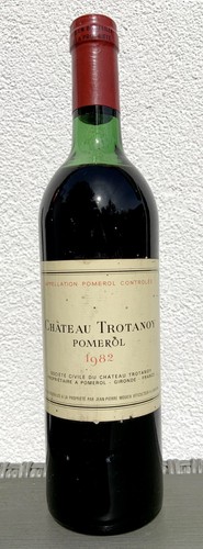 1982 château trotanoy - château,