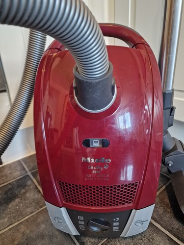 Miele cat und dog - 2000, watt