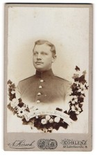 Fotografie A. Hirsch, Coblenz, Soldat in Uniform mit Moustache, im Passepartout 