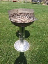 Holzkohle Säulengrill