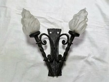 Große Wandlampe, Schmiedeeisen mit Fackelschirm aus Glas