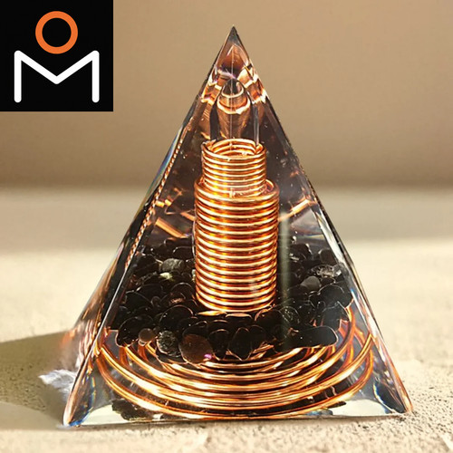 Stück orgonit pyramide mit - orgonit-pyramide,