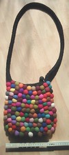 Schulter- / Handtasche aus Nepal *  Filz mit aufgesetzten Kugeln * getragen