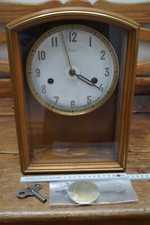 Pendeluhr KIENZLE 1950er mit Schlag in Hartholzgehäuse 33x22x10