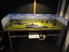 Modelleisenbahnanlage Spur N mit Zügen!  /  Funktionsfähig  /  Größe 155x57cm