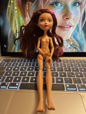 Schöne Ever After High Puppe