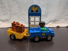 Lego Duplo Paketauto Postauto mit Anhänger, 2x Paketstation und Zubehör 