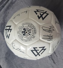 Fussball mit Unterschriften