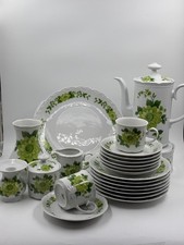 Mitterteich Porzellan Set für 7 – grünes Blumendekor, 7 Gedecke + Kanne, Stövche