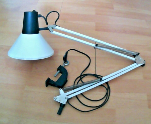 Schreibtischleuchte mit