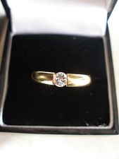 18 KARAT DIAMANT EINZELNER