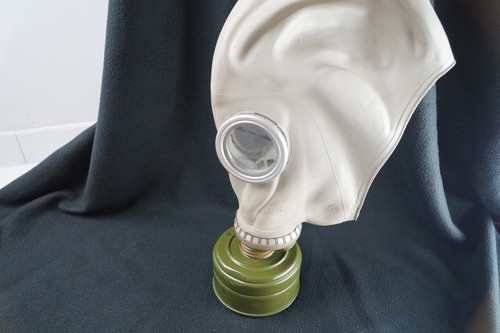 Nva gasmaske mit filter ddr - nva,