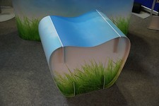 Hocker - Sitzmöbel - steckbarer Stuhl - Showroommuster mit Wiesenbild