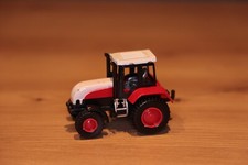 kleiner Traktor rot weiß schwarz aus Kunststoff + Metall *** KIK 8021