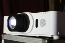 *HITACHI CP-WU8440*Beamer