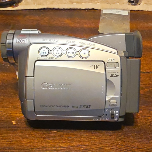 Canon zr85 minidv handheld - minidv/sd,