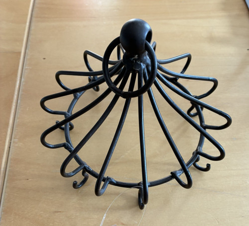 Kleine metallkrone zum - zum, hängen