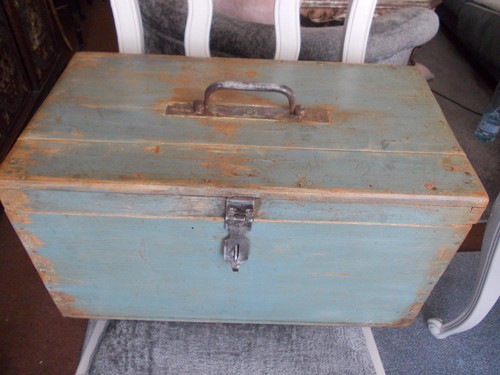 Vintage militär truhe box - vintage, aus