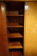 Kleiderschrank, 2 Nachtkäst. u. Kommode, Massivholz - Schleiflack - 50er Jahre  