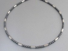 Titanium Titan Collier