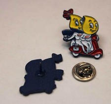 VESPA ESSOLINCHEN SCOOTER PIN MBA 555