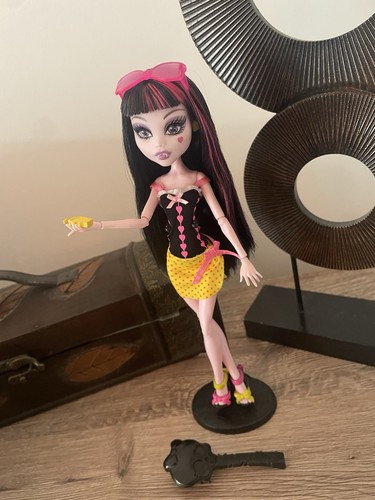 Gloom beach draculaura puppe - beach,