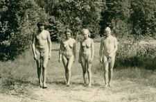 Junge hübsche Frauen Männer nackt Wandern Naturismus Akt bei Danzig Vintage 1938