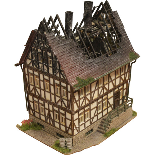 Ausgebranntes fachwerkhaus - h0,