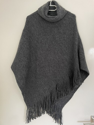 Pieces poncho grau strick - poncho,