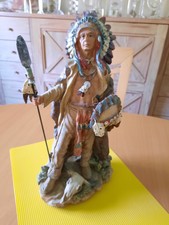 Indianer Häuptling mit mächtigem Federschmuck, Statue, Western Deko