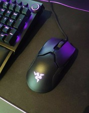 Razer Viper V1 kabelgebundene Gaming Maus schwarz + Razer Mouse Bungee V2 Bundle