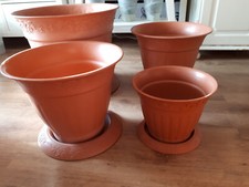 8 Pflanztöpfe mit 8 passenden Untersetzern,Hartkunststoff,Ornamente, GÜNSTIG !!!