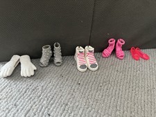 5tlg Barbie Mattel Puppen Schuhe Set Konvult Set High Heels Sneakers Handschuhe￼