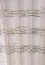 Plissee mit Klemmträger auf dem Fensterrahmen, optimal für Mietwohnungen 