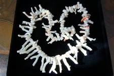 rosafarbene Korallenkette Echte Koralle / 50 cm lang / in Schatulle / alt