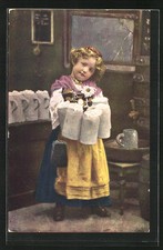 AK Gastronomie, kleine Kellnerin serviert Brierkrüge 1917 