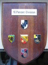 5 Abzeichen Wappen der Verbände 10 Panzerdivision  auf Holztafel der Bundeswehr 
