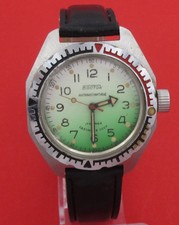 Vostok Komandirskie Herrenuhr,Handaufzug,Datumsanzeige,Leuchtzeiger,Uhr läuft an